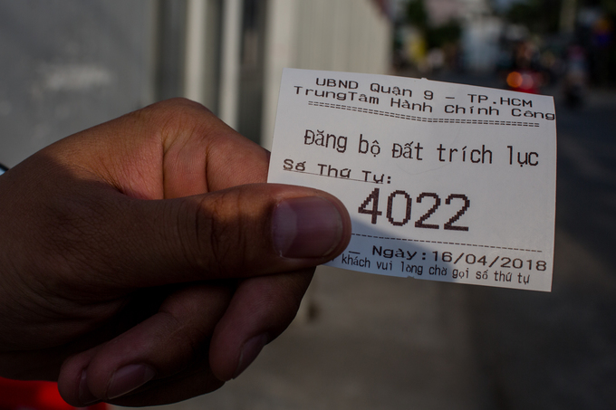 Người Sài Gòn rồng rắn xếp hàng làm thủ tục nhà đất